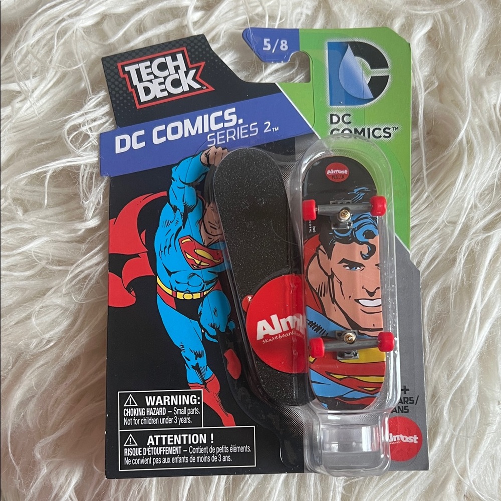 DC comics series 2 tech deck, Superman skateboard finger flip